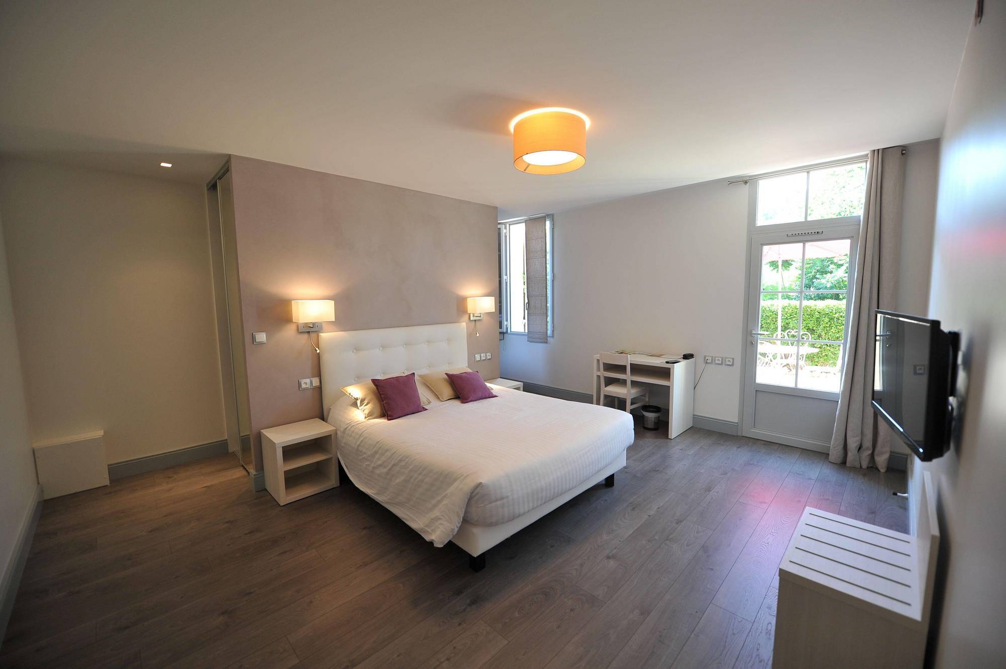 Logis- Hotel Spa Restaurant L'Epicurial Saint-Pey-de-Castets Exterior photo