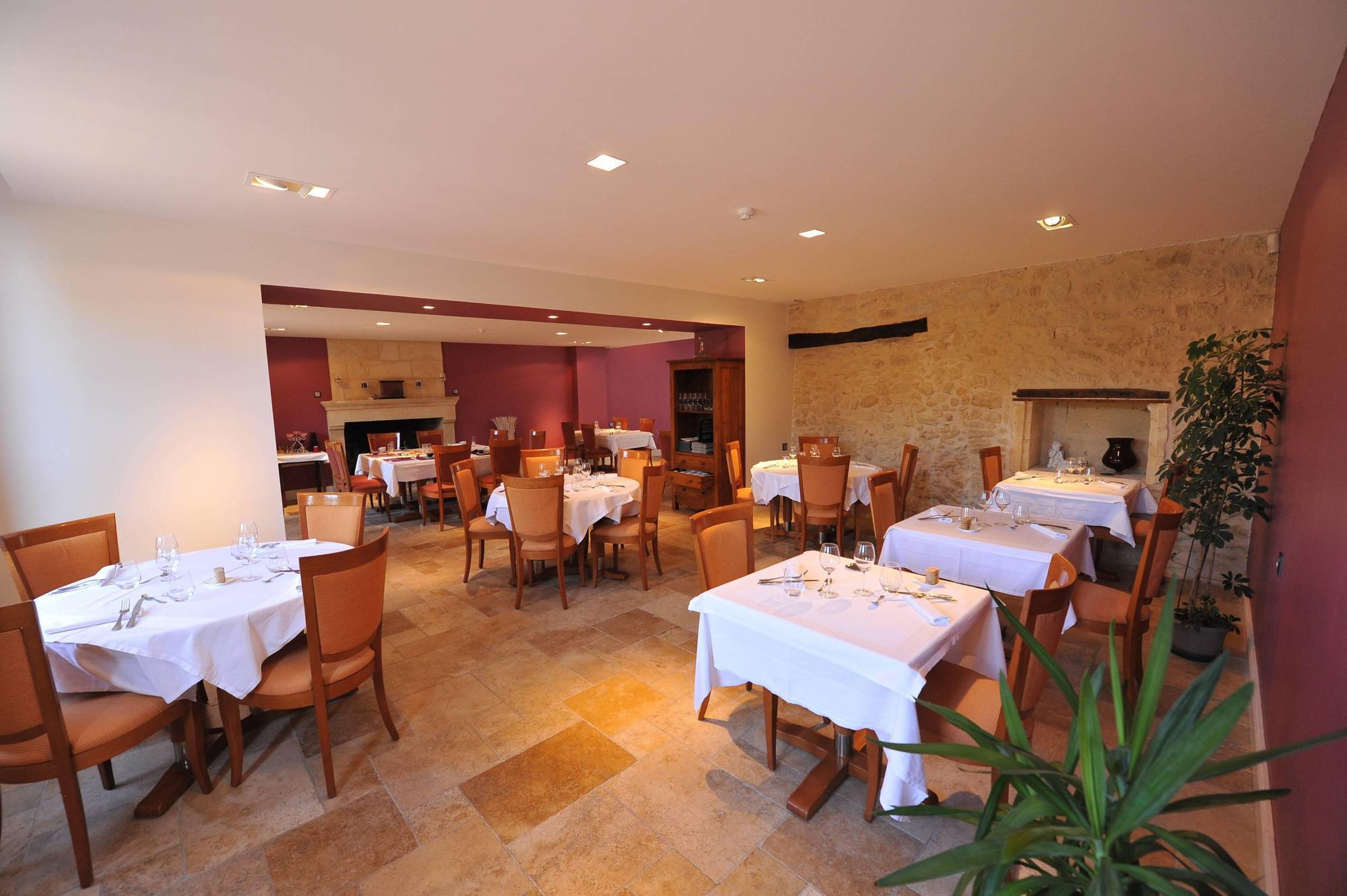 Logis- Hotel Spa Restaurant L'Epicurial Saint-Pey-de-Castets Exterior photo